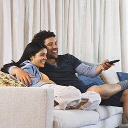 Contrata fibra con TV y disfruta de la máxima velocidad y contenidos para todos los gustos